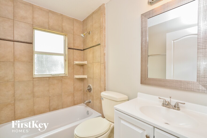 Building Photo - 1066 Ireland Dr