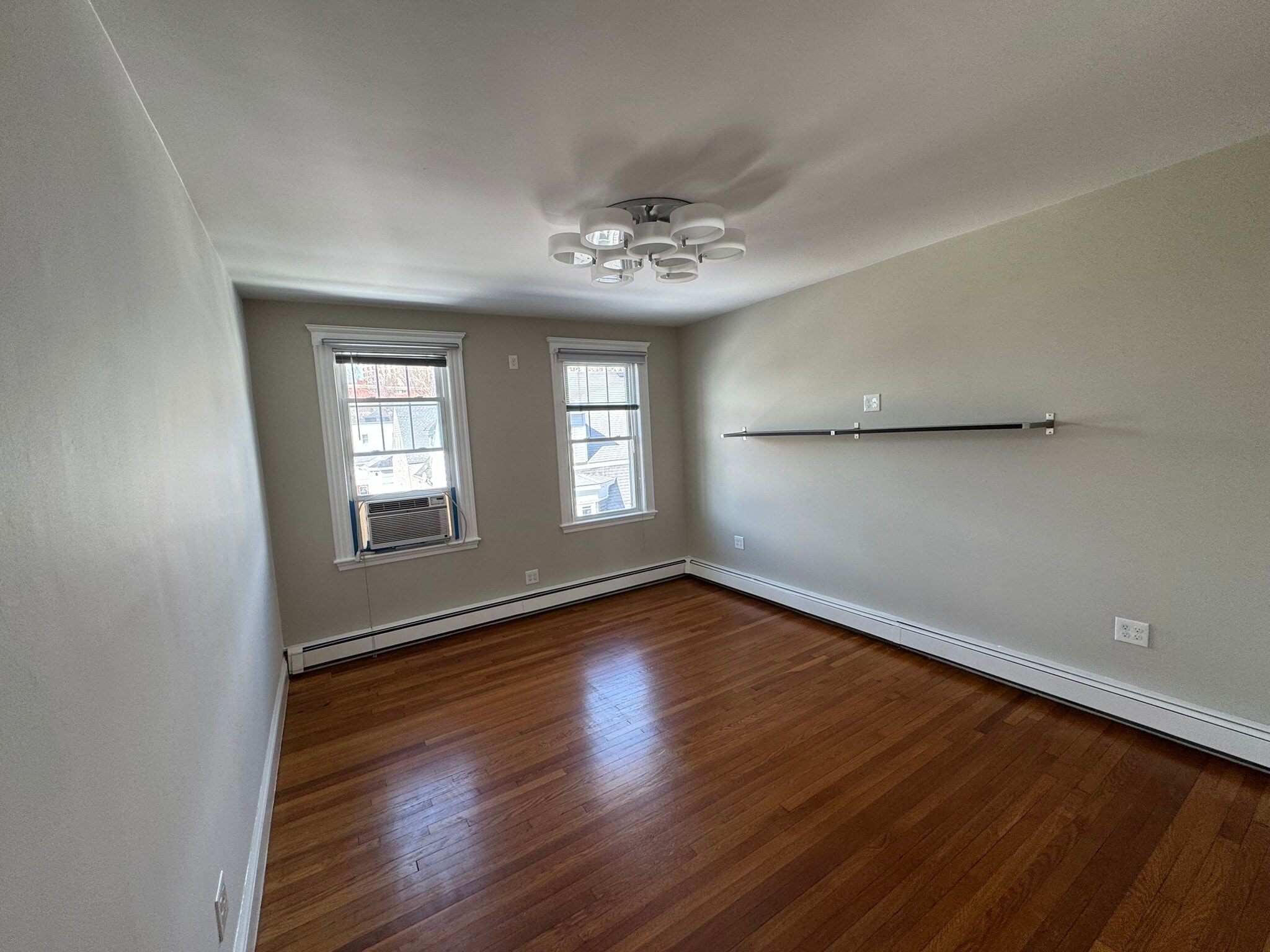 Building Photo - 84 Tudor St