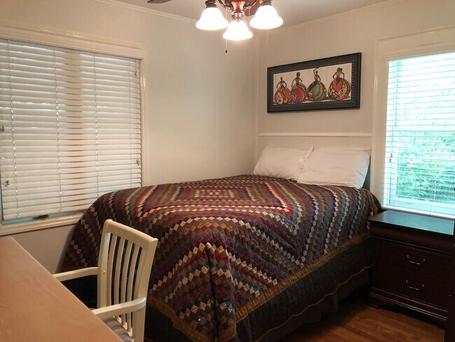 Building Photo - Charming Home in Haymount