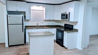 Building Photo - 13 Flamenco Cir