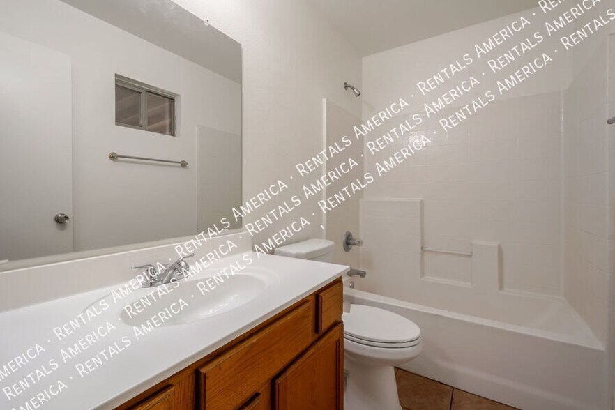 Building Photo - 1745 E Cheyenne St