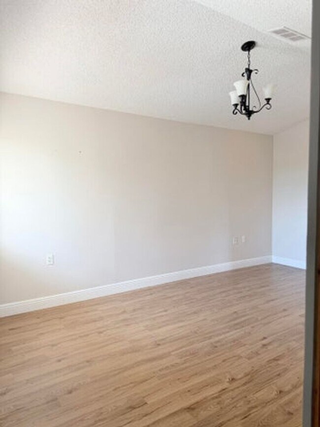 Building Photo - 13206 Glenmoor Dr