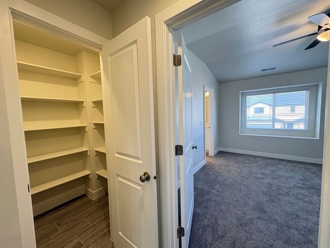 Building Photo - Brand New Townhome