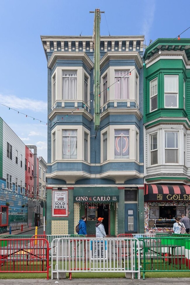 Building Photo - 546 Green St