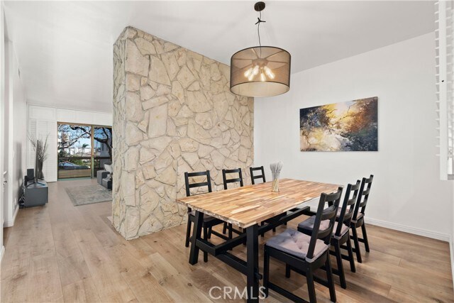 Building Photo - 141 S Linden Dr