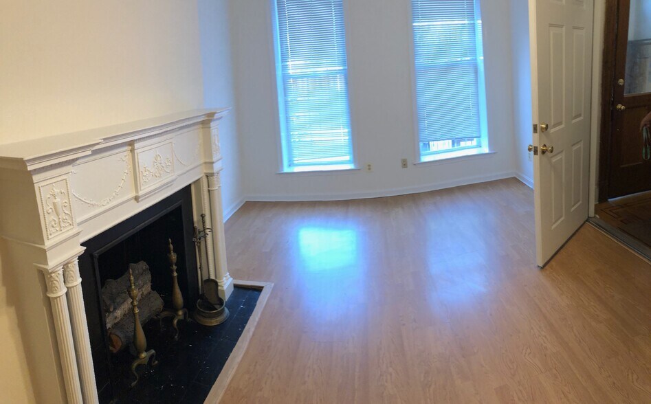 Building Photo - 3024 Saint Paul St