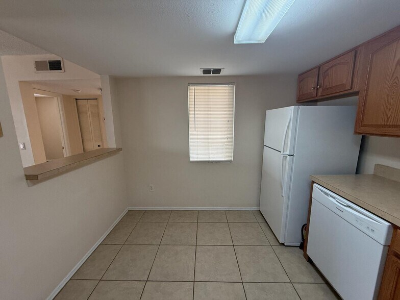 Building Photo - 8144 Fairways Cir