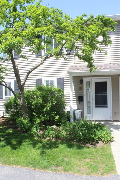 Building Photo - 10 Village Brook Ln