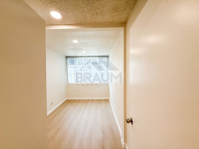 Building Photo - 4638 Tilden Ave