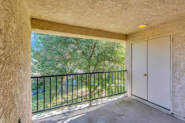 Building Photo - 2554 Olive Dr