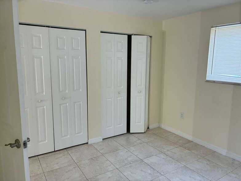 Building Photo - 14500 SW 88th Ave