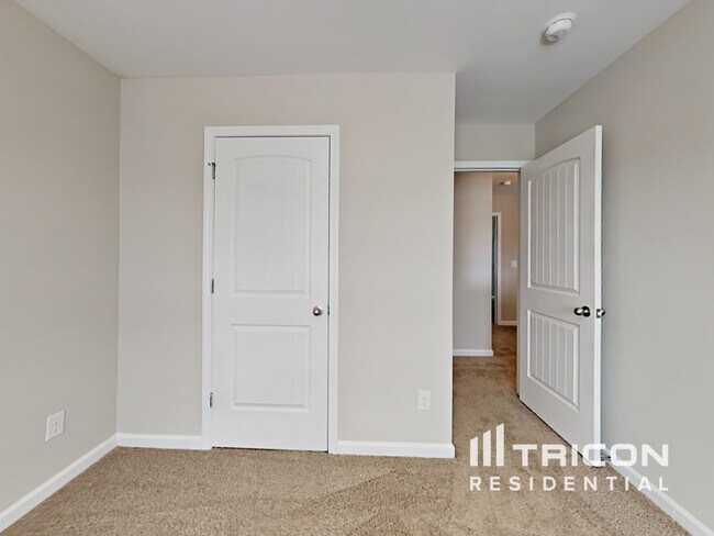Building Photo - 317 Parkview Pl Dr