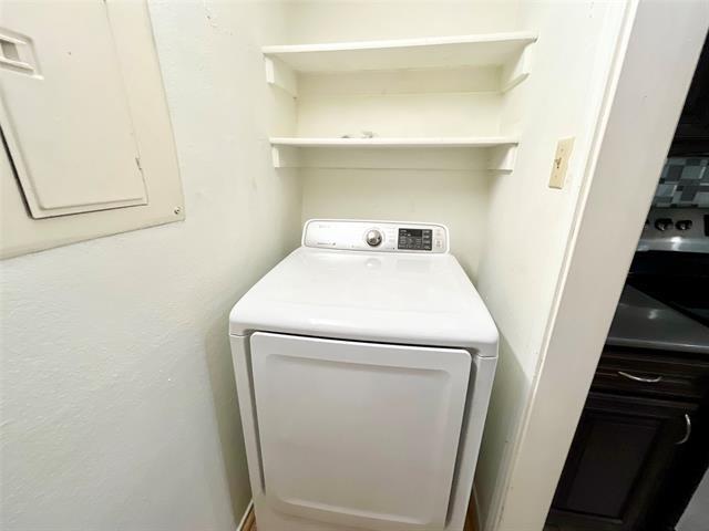 Building Photo - 1450 Meadowood Village Dr