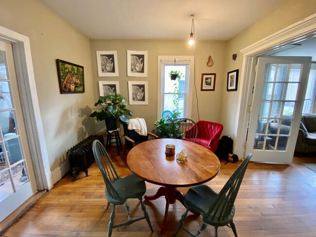 Building Photo - PREMIUM House! 5 bed/2bath by the U of M! ...