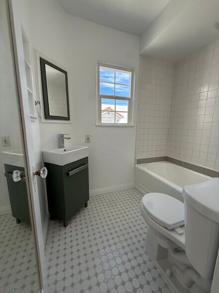 Building Photo - 5854 Arlington Ave