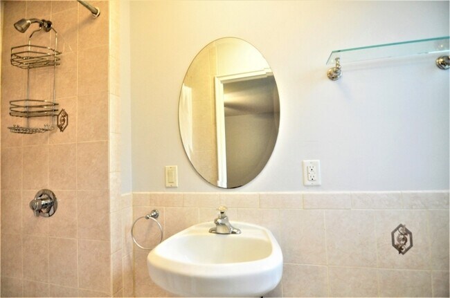 Building Photo - 412 Morris Ave