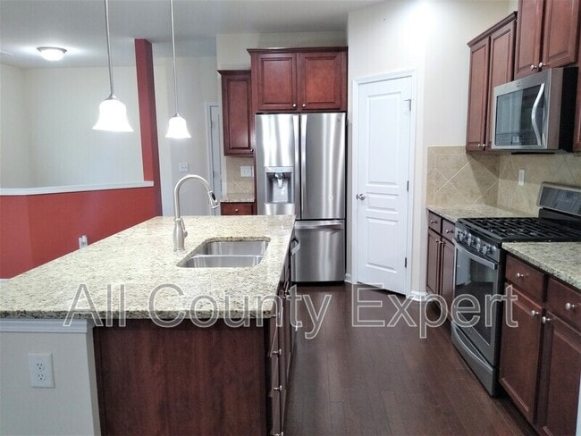 Building Photo - 635 Glenish CT