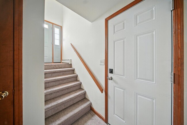 Building Photo - 501 Burlingham Rd