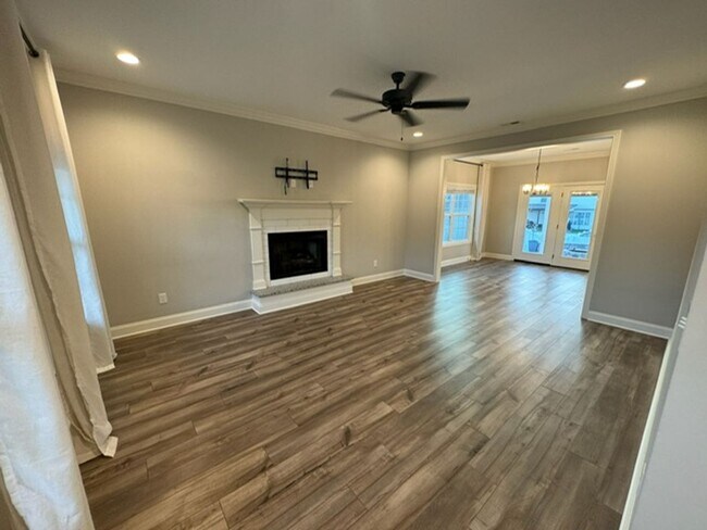 Building Photo - Knoxville 37920 - **COMING AVAILABLE August 1st** Beautiful single family home located in South K...