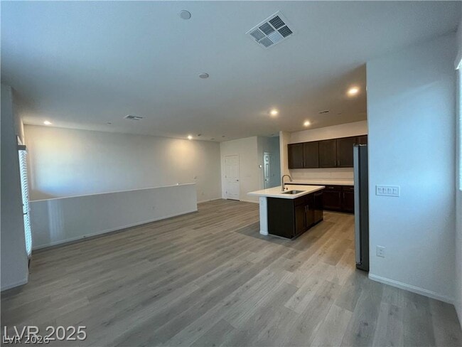 Building Photo - 645 Bellus Pl