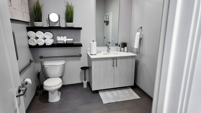 Building Photo - 1424 N Park Pl