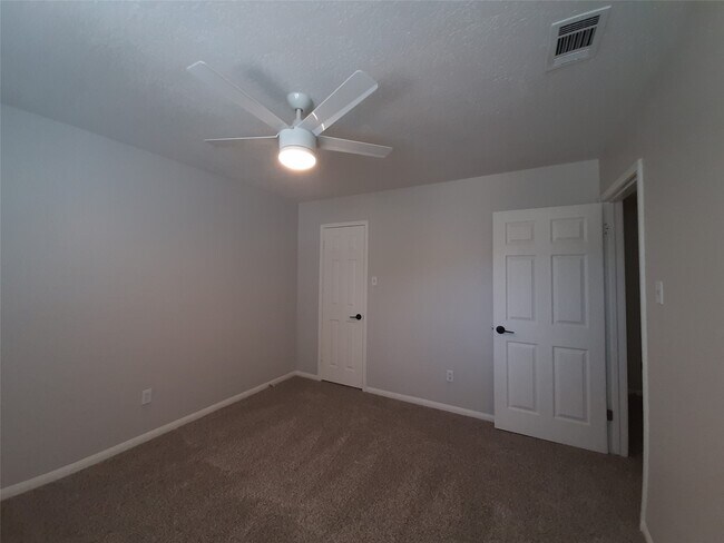 Building Photo - 5310 Glenmere Ln