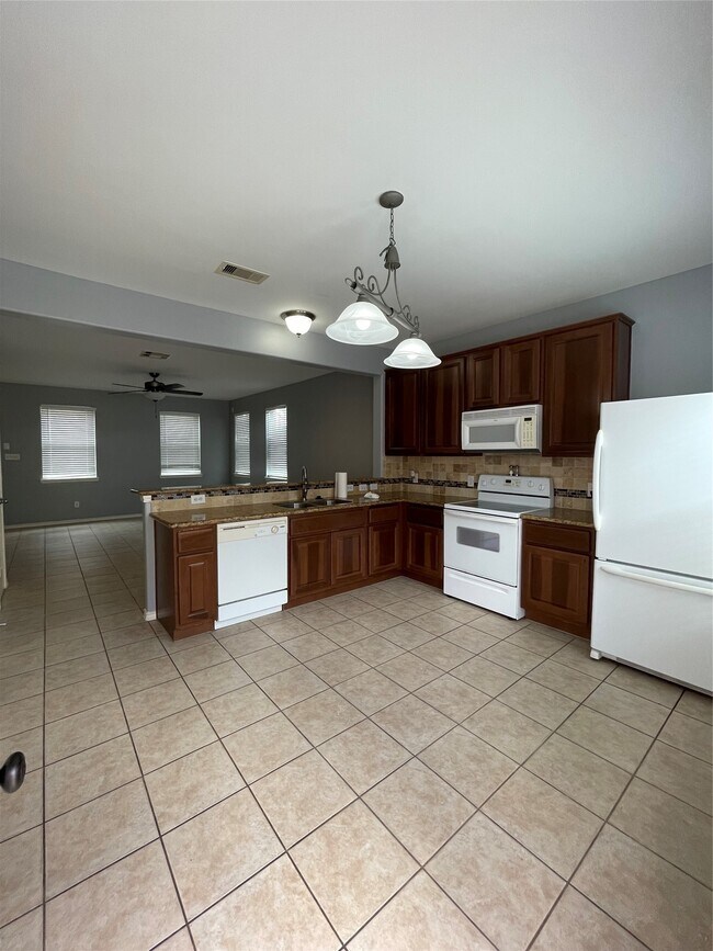 Building Photo - 2117 Kemah Village Dr