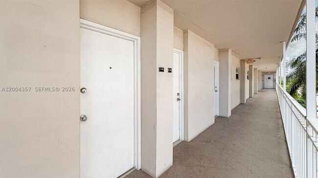 Building Photo - 1300 Lincoln Rd