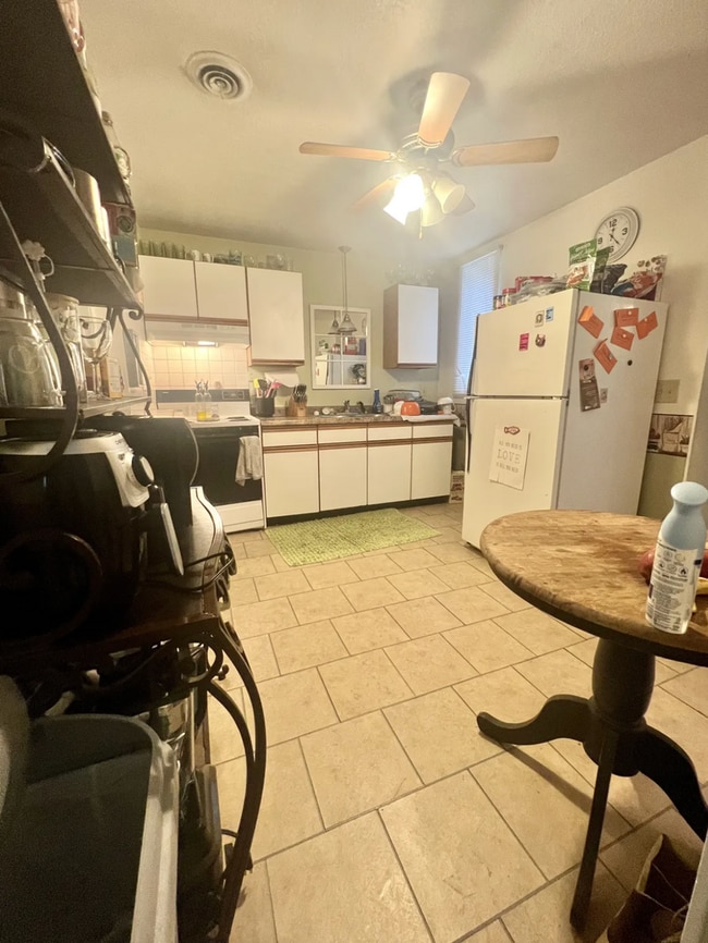 Building Photo - 933 S 4th St