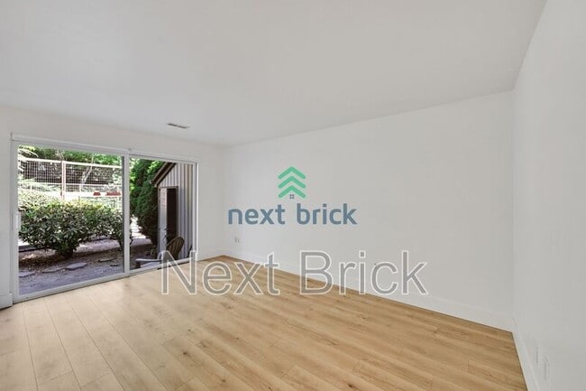 Building Photo - 3414 108th Pl NE