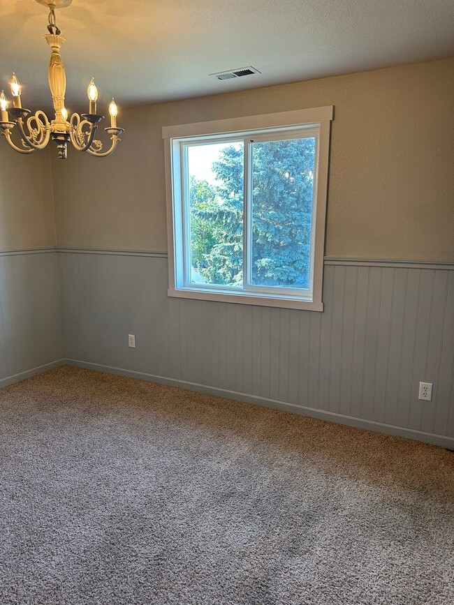 Building Photo - NEW LOWER PRICE! Extra Large Home For Rent...