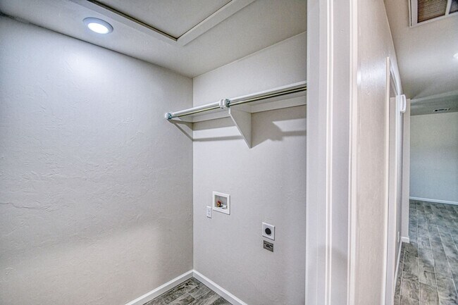 Building Photo - 2723 Varenna Ln