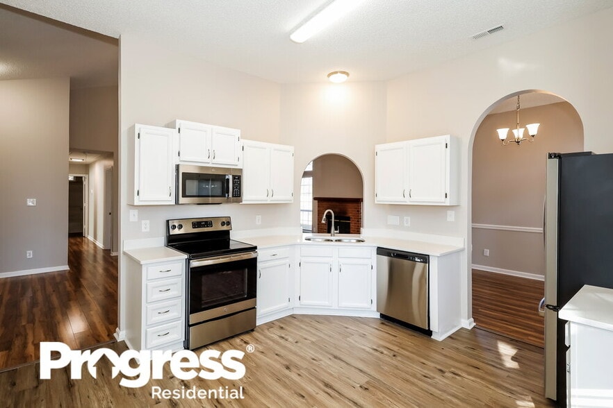 Building Photo - 2518 Bushy Pine Ct