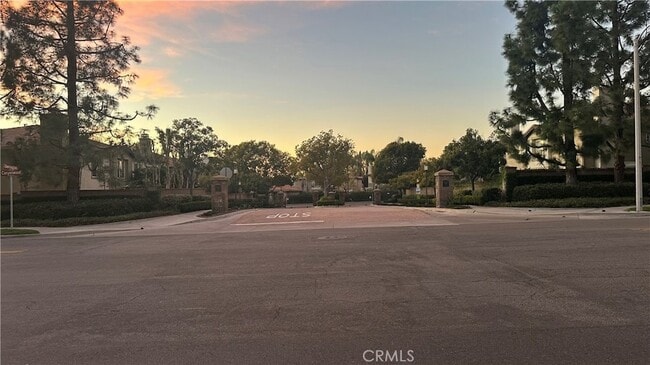 Building Photo - 449 Ridgeway