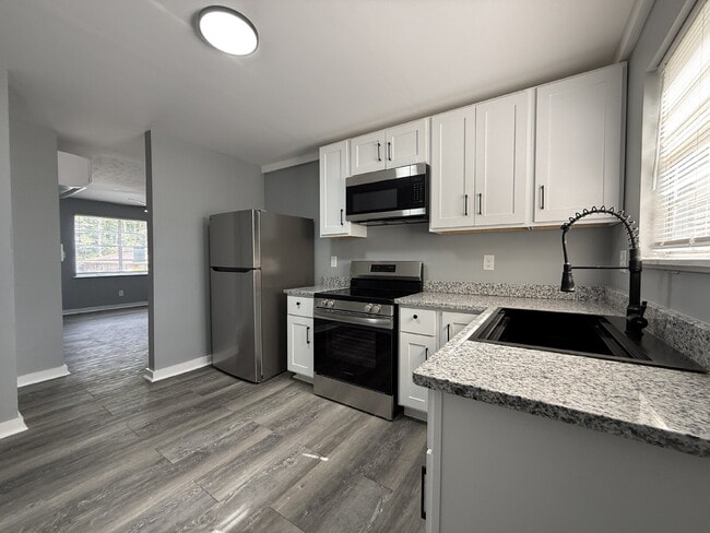 Building Photo - 1/2 off one month!!!  Call for details, Section 8 accepted. 2-Bedroom Apartment in Huntsville - P...