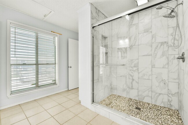 Building Photo - 1073 Redfish St