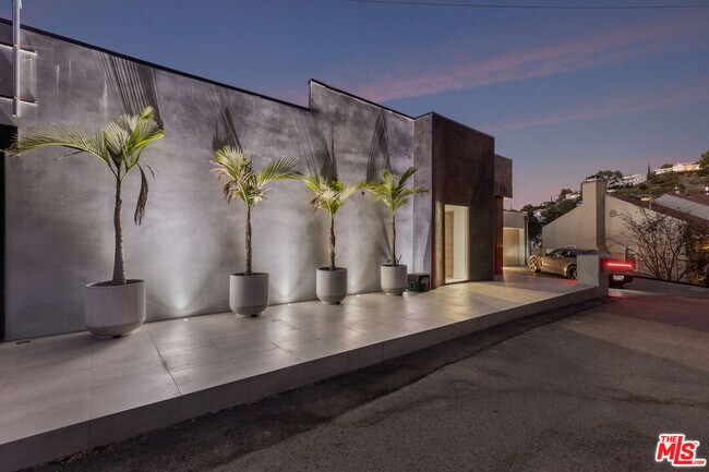 Building Photo - 7317 Caverna Dr