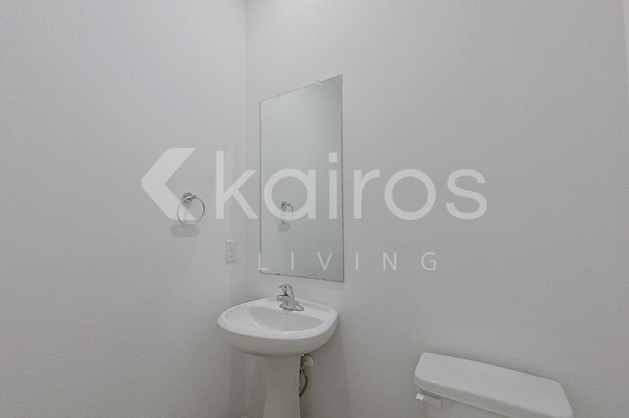 Building Photo - 946 Shady Brk