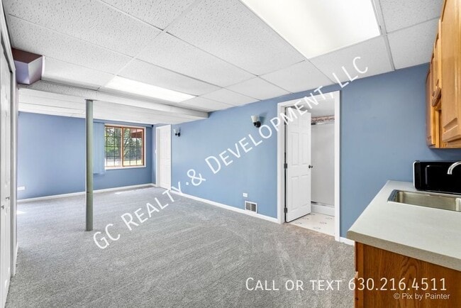 Building Photo - 590 Golfers Ln