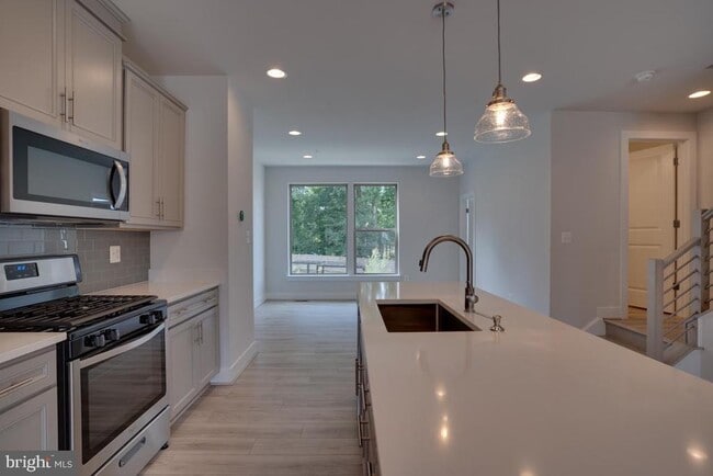 Building Photo - 5102 Oakmoore Dr