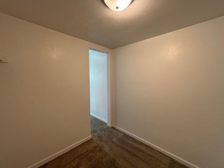 Building Photo - 1 E Navajo Rd