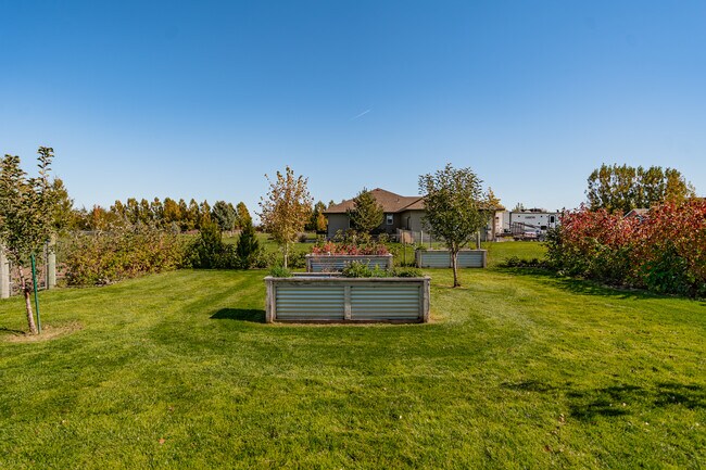 Building Photo - 416 W 260 N