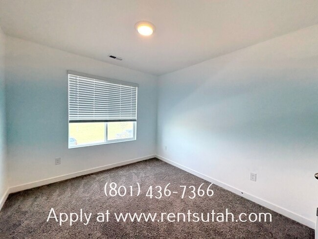 Building Photo - Lovely Santaquin Home