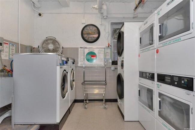 Building Photo - 67-41 41st St