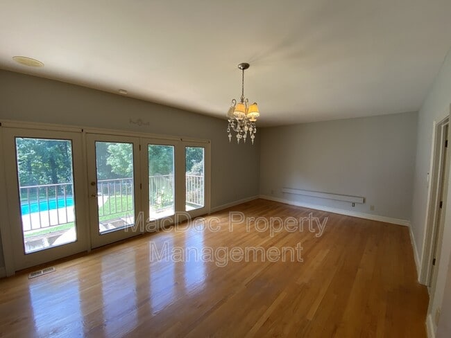 Building Photo - 11225 N Club Dr