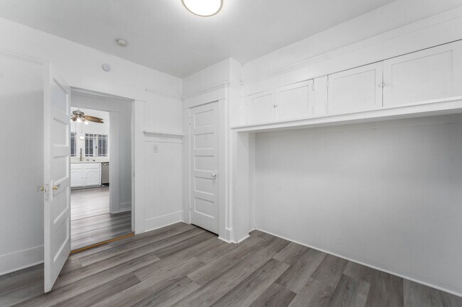 Building Photo - 2022 W 31st St
