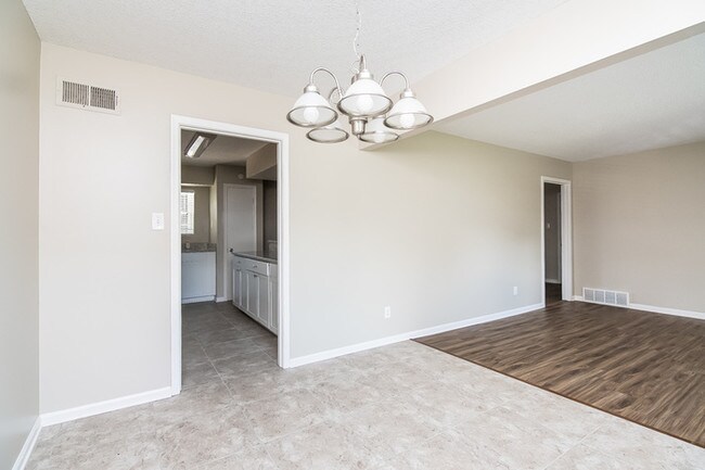 Building Photo - 3707 Clearbrook St