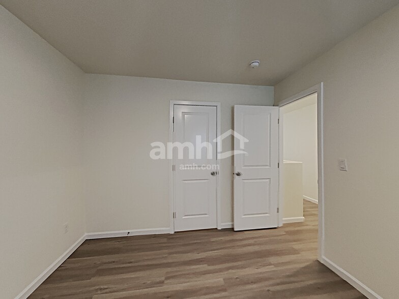 Building Photo - 1209 W 17th Ave