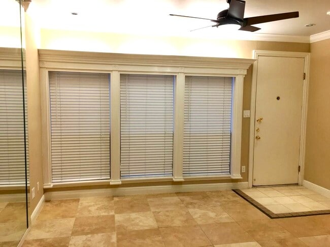 Building Photo - 2100 Tanglewilde St