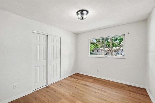 Building Photo - 6515 3rd St Ct W